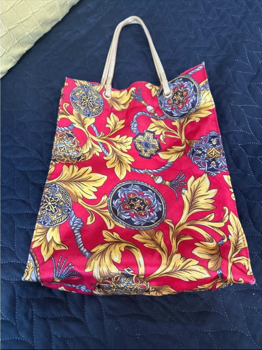 Red Baroque Print Tote Bag - with front zipper pocket - very good condition - Picture 4 of 8
